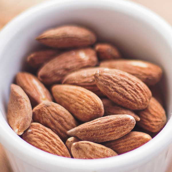 Try to find the best ways to lose weight? Eating these metabolism-boosting superfoods will help you naturally burn crazy amounts of fat. #superfood #diet #healthysnacks