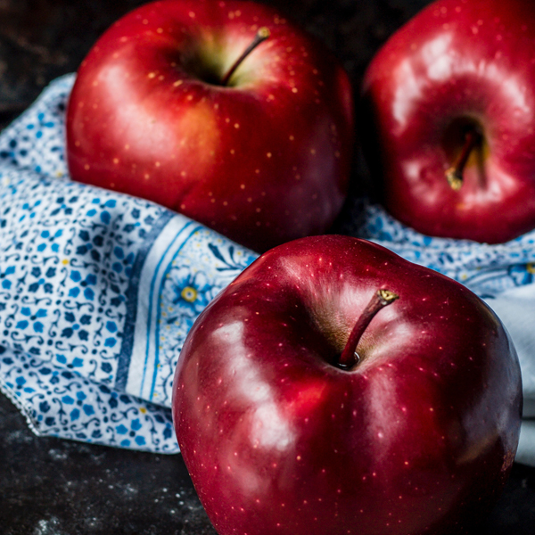 Try to find the best ways to lose weight? Eating these metabolism-boosting superfoods will help you naturally burn crazy amounts of fat. #superfood #diet #healthysnacks