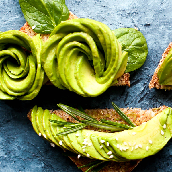 Try to find the best ways to lose weight? Eating these metabolism-boosting superfoods will help you naturally burn crazy amounts of fat. #superfood #diet #healthysnacks