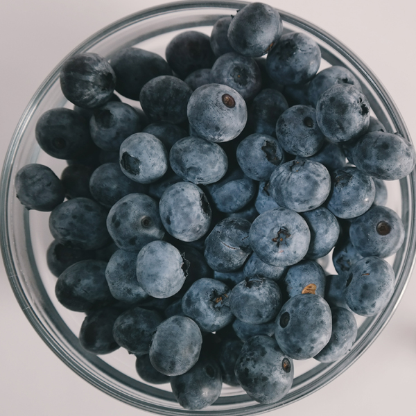 Try to find the best ways to lose weight? Eating these metabolism-boosting superfoods will help you naturally burn crazy amounts of fat. #superfood #diet #healthysnacks