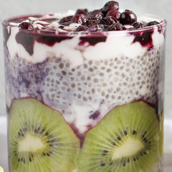 Try to find the best ways to lose weight? Eating these metabolism-boosting superfoods will help you naturally burn crazy amounts of fat. #superfood #diet #healthysnacks