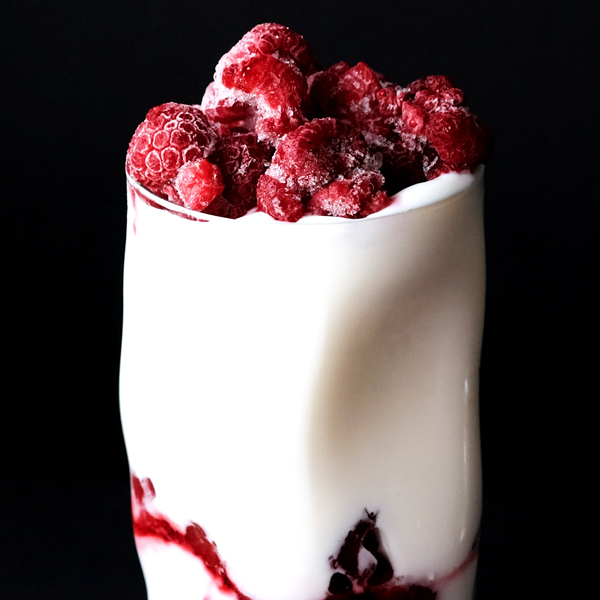 Try to find the best ways to lose weight? Eating these metabolism-boosting superfoods will help you naturally burn crazy amounts of fat. #superfood #diet #healthysnacks