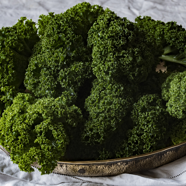 Try to find the best ways to lose weight? Eating these metabolism-boosting superfoods will help you naturally burn crazy amounts of fat. #superfood #diet #healthysnacks