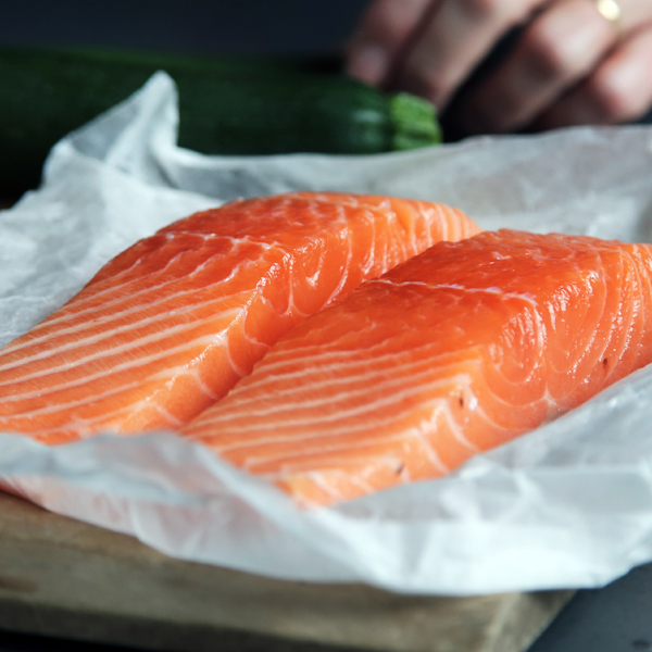 Try to find the best ways to lose weight? Eating these metabolism-boosting superfoods will help you naturally burn crazy amounts of fat. #superfood #diet #healthysnacks