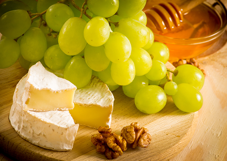 Having trouble sticking to your diet? Sacrificing snacks to cut back on calories? Big mistake! Check out these nutritionist-recommended 12 secret healthy snacks for weight loss and burn fat while boosting your metabolism today!