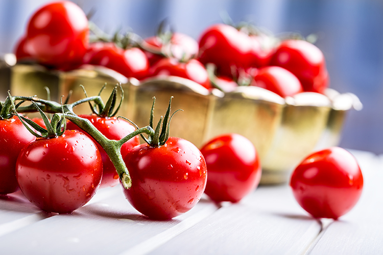 Having trouble cutting back calories? Skipping snacks then finding yourself feeling low and craving less healthy options? Pick from these 100 calorie healthy snacks nutritionists love to reach your weight loss goals!