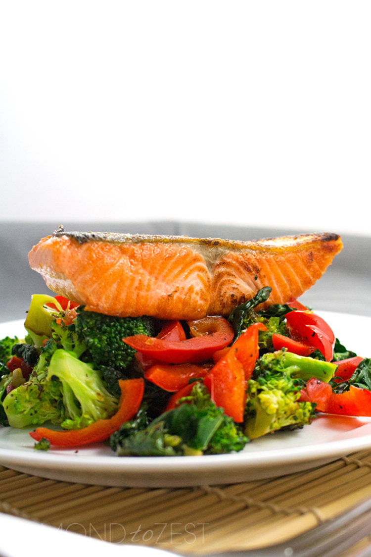 If you think it’s impossible to drop 20+ pounds in 2 weeks then you need to read this article. No magic pills, insane diets or crazy fads – simply pick four of the fitness expert and nutritionist secrets that follow and add them to your schedule for the next 14 days.