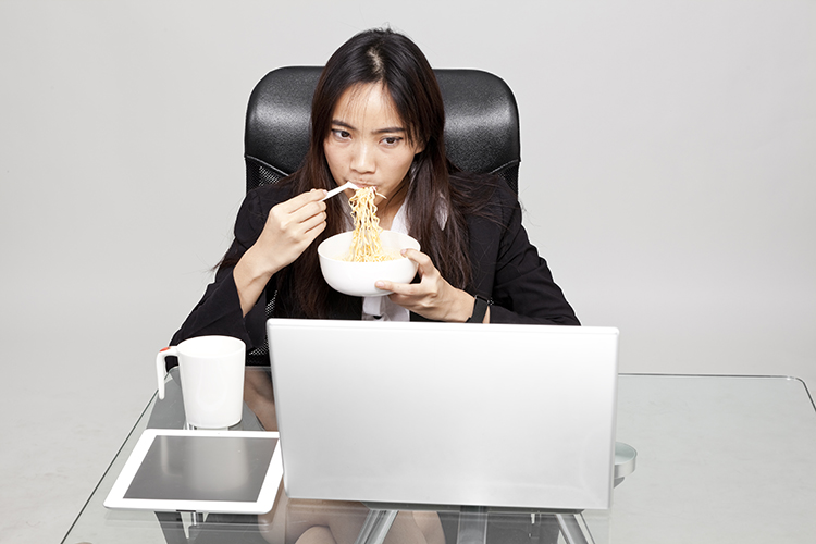 Struggling to see results in your weight loss journey? Check out these 30 common mistakes women make that you MUST AVOID to lose fat!