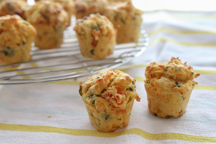 10 Easy On-The-Go Keto Snacks To Keep You in Ketosis